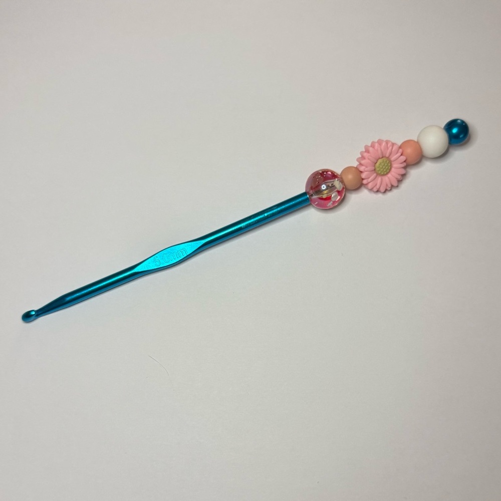 5.0mm Decorative Crochet Hook w/ Beaded Flower Handle – Handmade